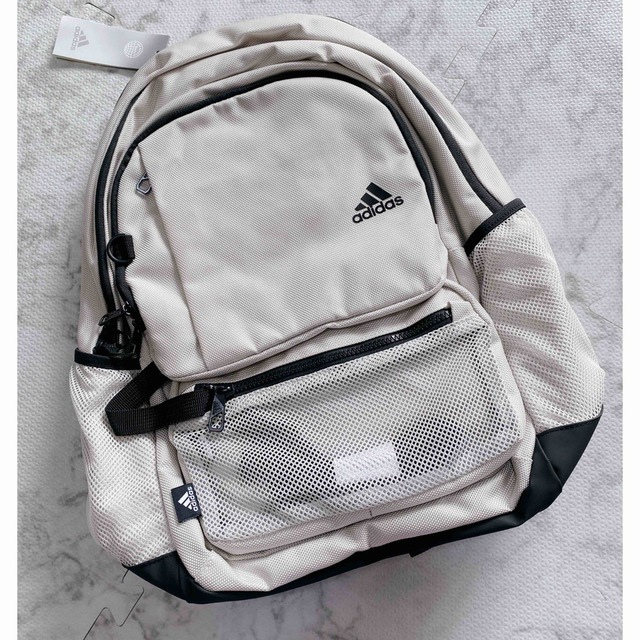 adidas(アディダス)のadidas リュック　バックパック　ポーチ付き　新品 レディースのバッグ(リュック/バックパック)の商品写真