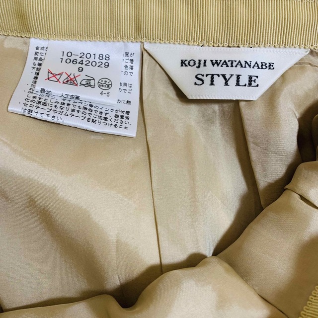 【美品】人工皮革　スカート　ベージュ　KOJI WATANABE レディースのスカート(ひざ丈スカート)の商品写真