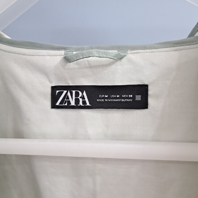 ZARA(ザラ)のZARAマウンテンパーカ レディースのジャケット/アウター(ナイロンジャケット)の商品写真