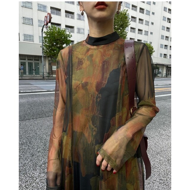 Ameri VINTAGE(アメリヴィンテージ)のAmeri UND GYPSUM ART DRESS カーキ　M レディースのワンピース(ロングワンピース/マキシワンピース)の商品写真