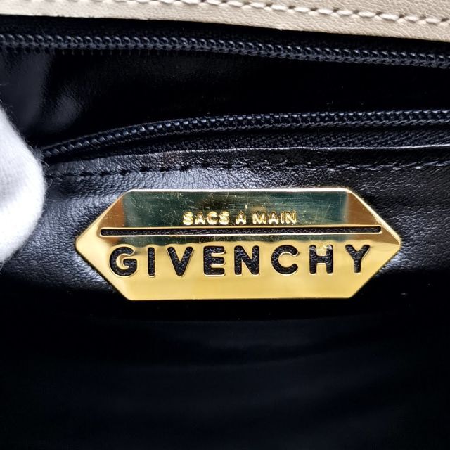 美品 ジバンシィ GIVENCHY ショルダーバッグ 03-23021308