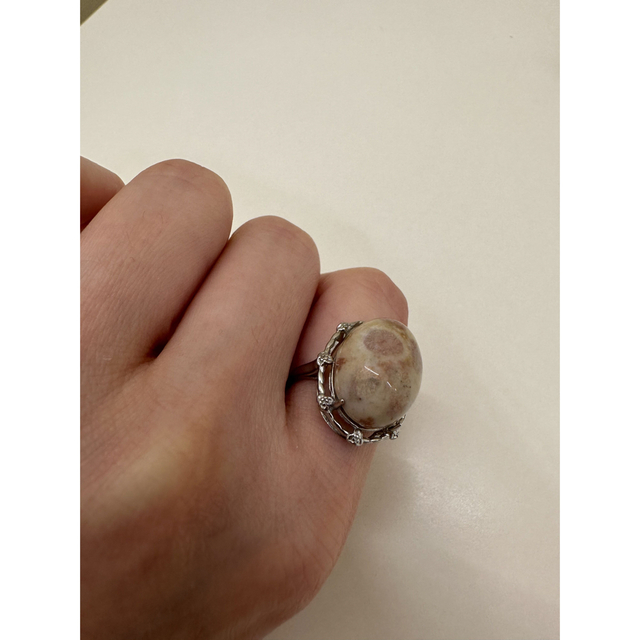 珊瑚玉　白リング　ジェイドコーラル指輪