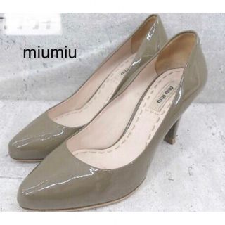 ミュウミュウ(miumiu)のmiumiu パンプス  35 1/2 カーキブラウン(ハイヒール/パンプス)