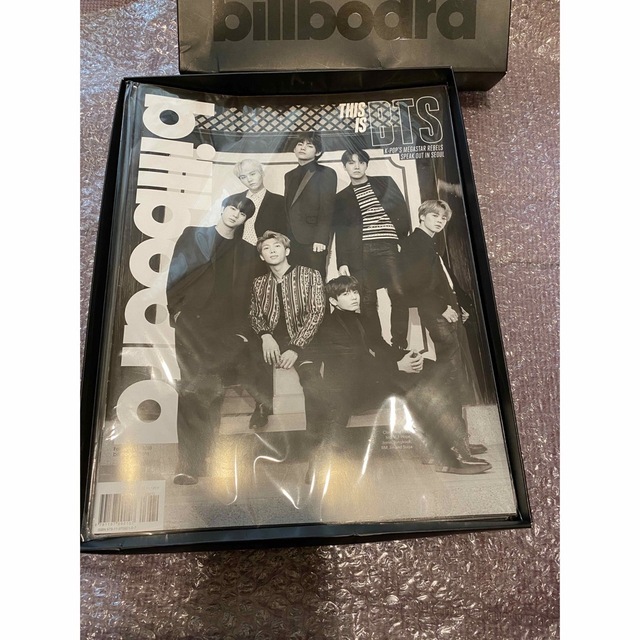 billboard BTS limitededition box 8冊ポスター付 エンタメ/ホビーの雑誌(アート/エンタメ/ホビー)の商品写真