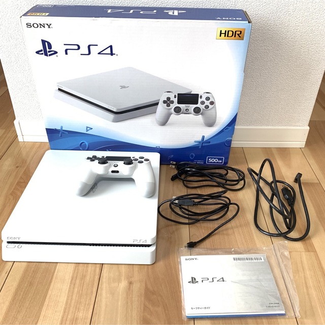 PlayStation4(プレイステーション4)のプレイステーション4【美品】 エンタメ/ホビーのゲームソフト/ゲーム機本体(家庭用ゲーム機本体)の商品写真