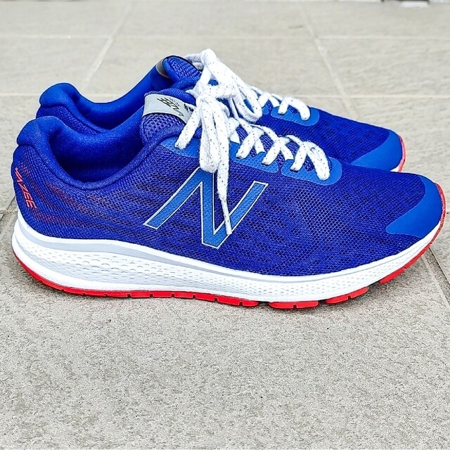 New Balance(ニューバランス)のニューバランス VAZEE RUSH M メンズ 26cm シューレースおまけ メンズの靴/シューズ(スニーカー)の商品写真