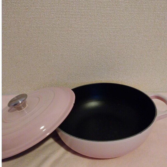 LE CREUSET - ルクルーゼ マルミット22cm シェルピンクの通販 by ...