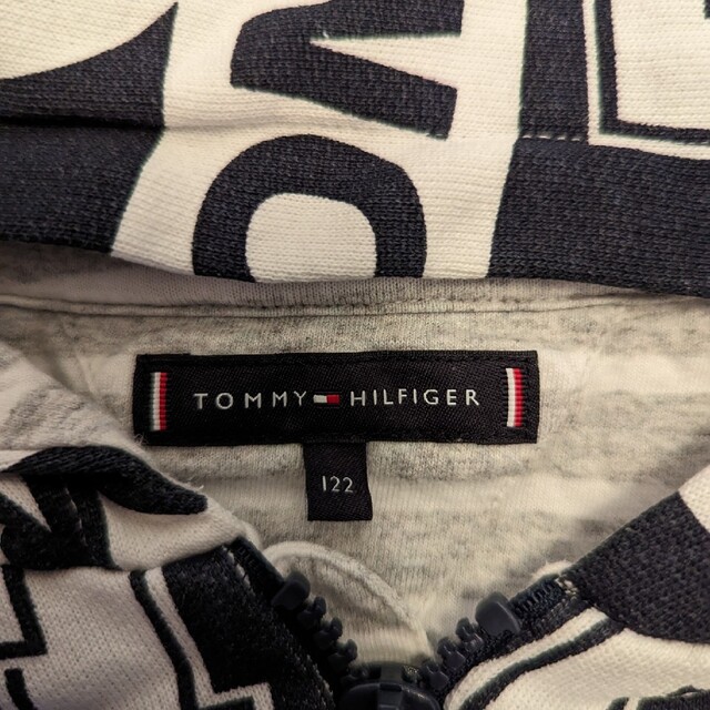 TOMMY HILFIGER(トミーヒルフィガー)のかっぽー様専用　トミーヒルフィガー　パーカー　122センチ　美品 キッズ/ベビー/マタニティのキッズ服男の子用(90cm~)(Tシャツ/カットソー)の商品写真