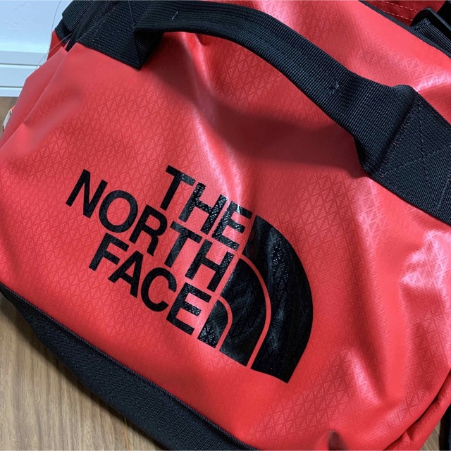 THE NORTH FACE(ザノースフェイス)のノースフェイス　ボストンバック　71L 新品未使用 メンズのバッグ(ボストンバッグ)の商品写真