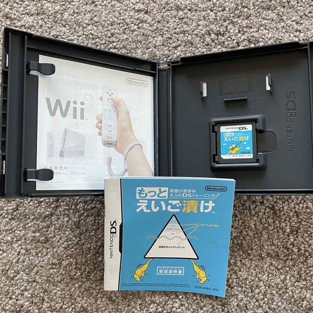 任天堂(ニンテンドウ)の【美品】Nintendo DS ニンテンド-DS LITE ジェットソフト2本付 エンタメ/ホビーのゲームソフト/ゲーム機本体(携帯用ゲーム機本体)の商品写真