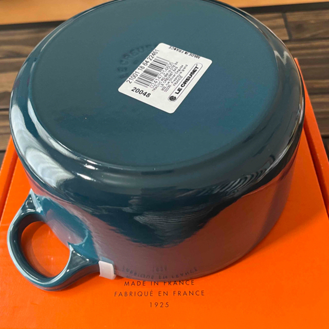 LE CREUSET(ルクルーゼ)の新品未使用 ル・クルーゼ ココットロンド 18㎝　 インテリア/住まい/日用品のキッチン/食器(鍋/フライパン)の商品写真