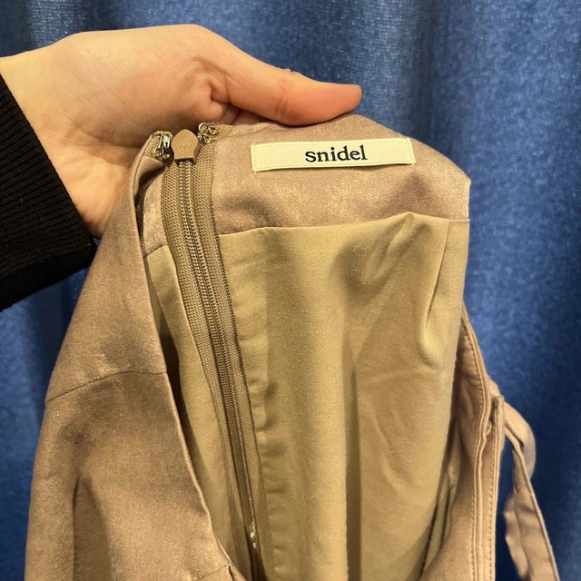 SNIDEL(スナイデル)のsnidel スリットロングスカート　ベージュ レディースのスカート(ロングスカート)の商品写真