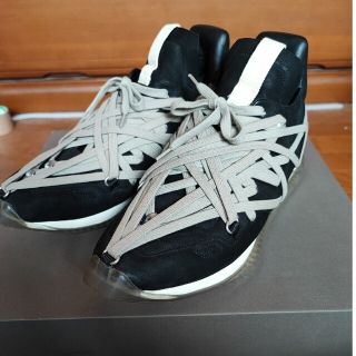 bts v着用モデル　rick owens maximal runner