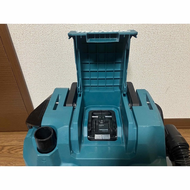 Makita(マキタ)のマキタ充電式集じん機(乾湿両用)VC750D＋充電器(DC18RC) スポーツ/アウトドアの自転車(工具/メンテナンス)の商品写真