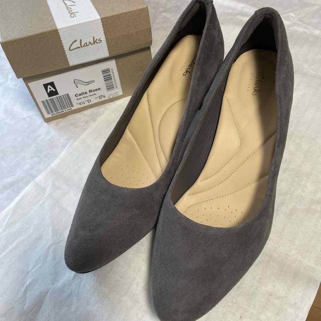 Clarks(クラークス)のClarks  スウェード　パンプス レディースの靴/シューズ(ハイヒール/パンプス)の商品写真