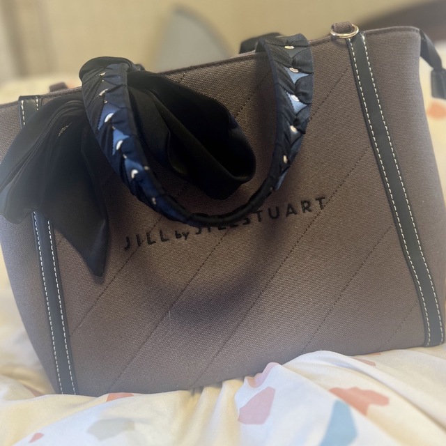 JILL by JILLSTUART(ジルバイジルスチュアート)のトリミングハンドル（大）グレー レディースのバッグ(ハンドバッグ)の商品写真