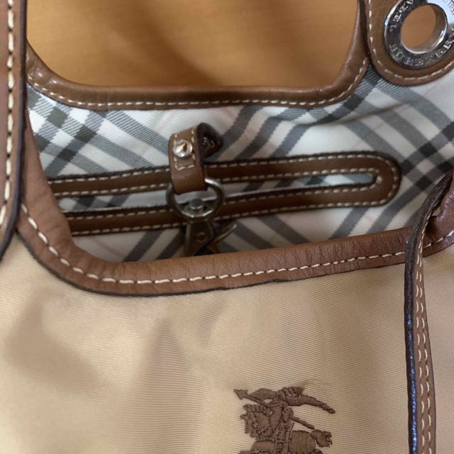 BURBERRY BLUE LABEL(バーバリーブルーレーベル)のバーバリー　バックリバーシブル レディースのバッグ(ハンドバッグ)の商品写真