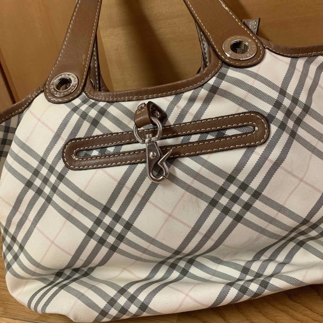 BURBERRY BLUE LABEL(バーバリーブルーレーベル)のバーバリー　バックリバーシブル レディースのバッグ(ハンドバッグ)の商品写真