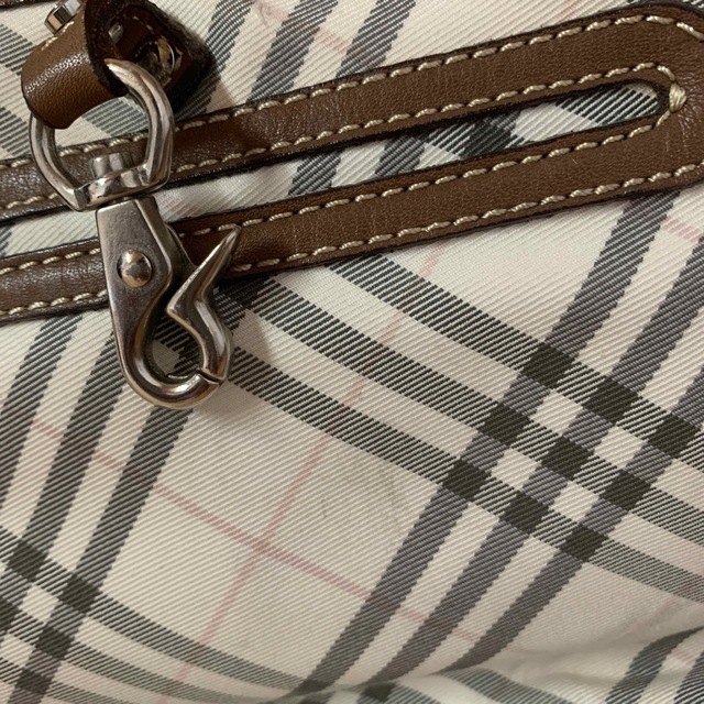 BURBERRY BLUE LABEL(バーバリーブルーレーベル)のバーバリー　バックリバーシブル レディースのバッグ(ハンドバッグ)の商品写真