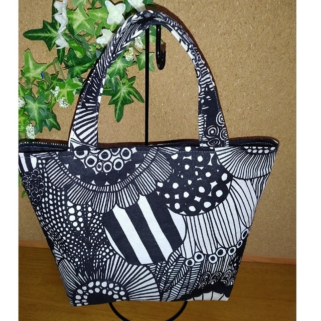 marimekko(マリメッコ)のマリメッコ　トート(White×Black×Beige) ハンドメイドのファッション小物(バッグ)の商品写真