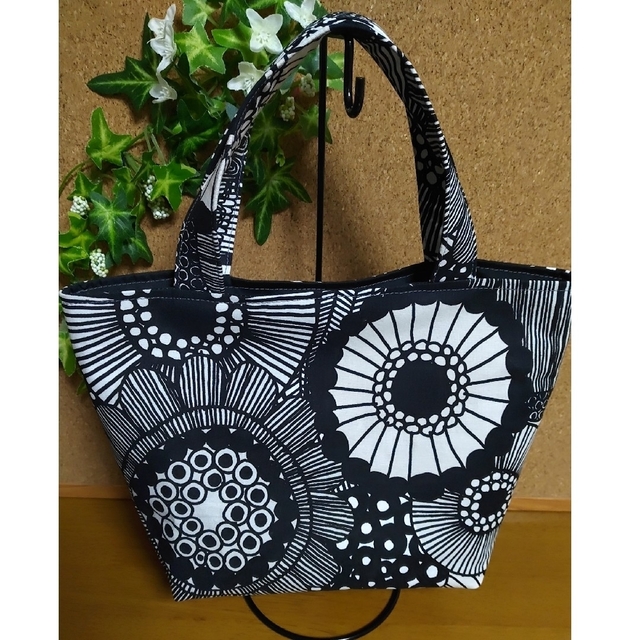 marimekko(マリメッコ)のマリメッコ　トート(White×Black×Beige) ハンドメイドのファッション小物(バッグ)の商品写真