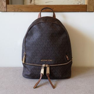 マイケルコース(Michael Kors)のMICHAEL KORS RHEA ZIP MK シグネチャーリュックサック(バッグパック/リュック)