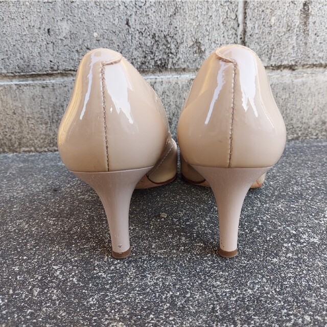 UNISA(ユニサ)のUNISA エナメルパンプス　35 レディースの靴/シューズ(ハイヒール/パンプス)の商品写真