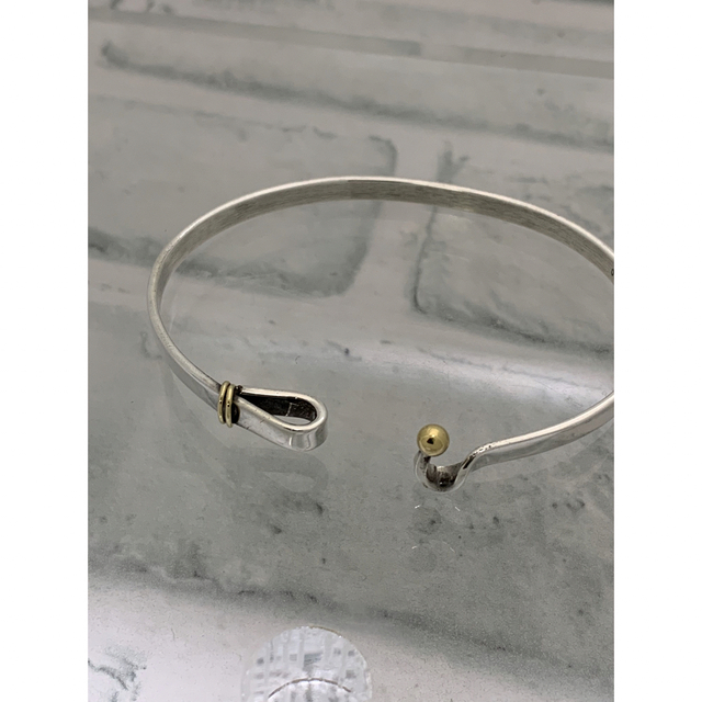 Tiffany & Co.(ティファニー)のヴィンテージティファニー コンビ　フックアンドアイ　バングル 18K レディースのアクセサリー(ブレスレット/バングル)の商品写真