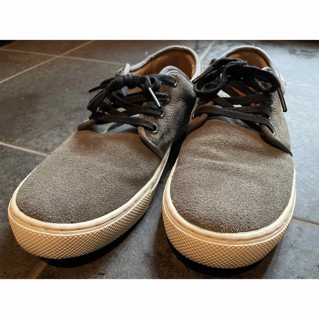 VANS(ヴァンズ)のvans スエード グレー 本革 限定 レア バンズ スウェード 灰色 25.0 メンズの靴/シューズ(スニーカー)の商品写真