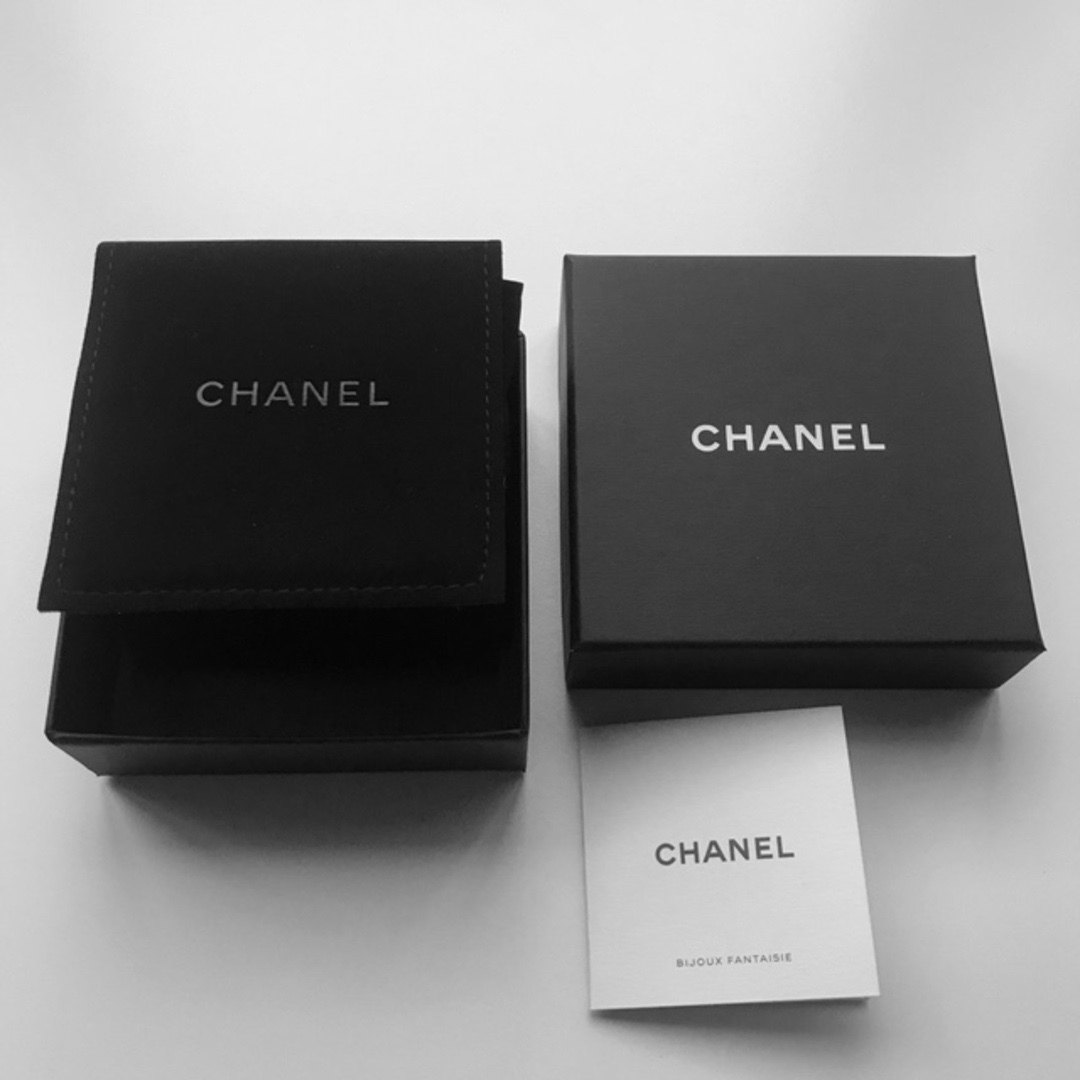 CHANEL(シャネル)のCHANEL シャネル CCマークブローチ 正規品  レディースのアクセサリー(ブローチ/コサージュ)の商品写真