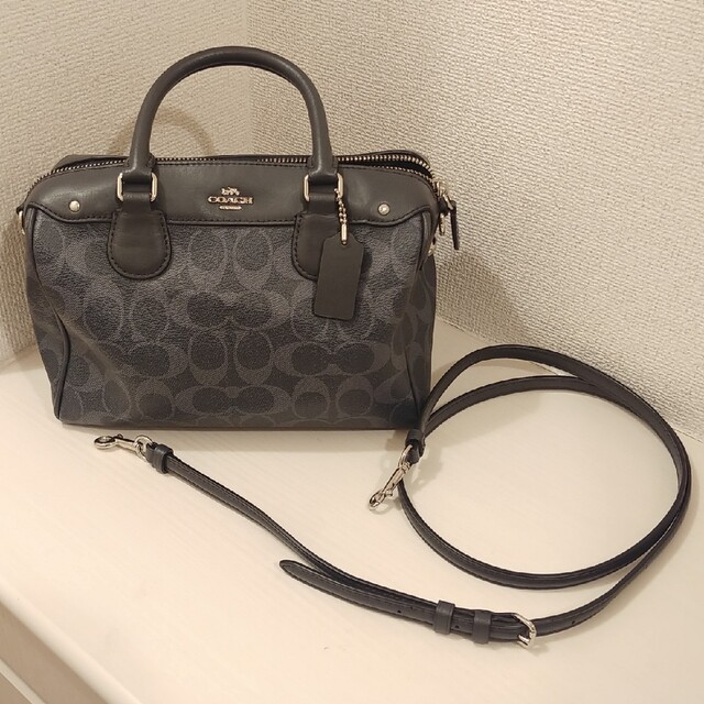 COACH(コーチ)のCOACH コーチ　ショルダーバッグ　シグネチャー　PVC レザー　ダークネイビ レディースのバッグ(ショルダーバッグ)の商品写真