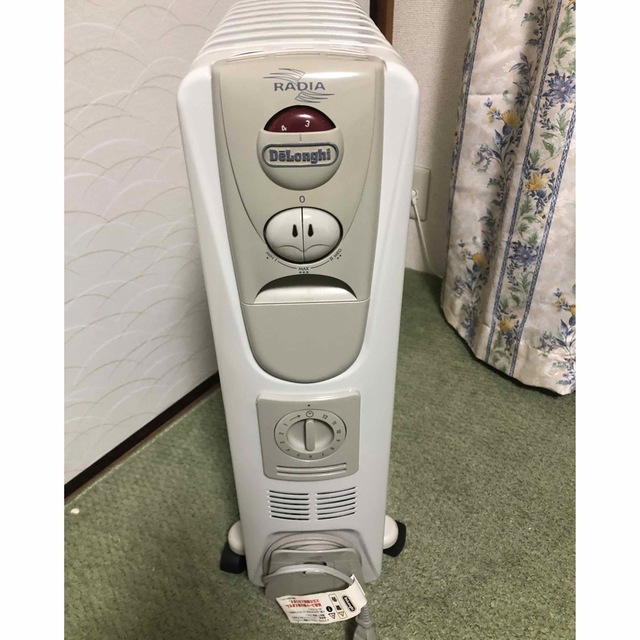 DeLonghi - 送料込♪美品!デロンギ オイルヒーター 3~8畳 8枚フィン