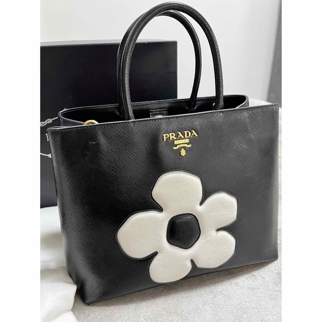 PRADA - PRADA フラワーレザーバッグ☆の通販 by ゆき☆shop|プラダ