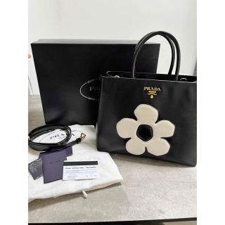 PRADA - PRADA フラワーレザーバッグ☆の通販 by ゆき☆shop|プラダ