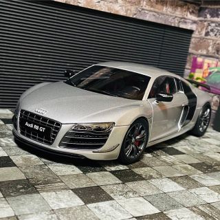 【美品】京商　アウディR8 5.2FSI quattro 1/18 ミニカー