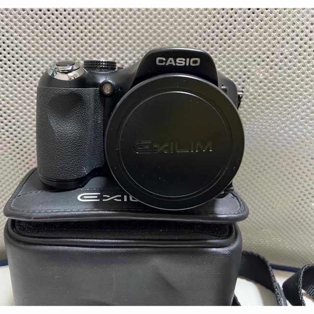 CASIO(カシオ)のデジタルカメラ　CASIO EX-FH20 スマホ/家電/カメラのカメラ(デジタル一眼)の商品写真
