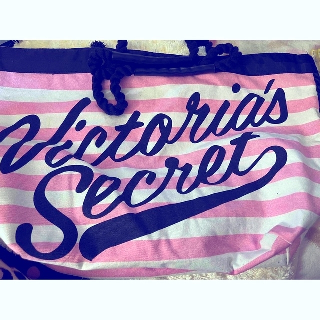 Victoria's Secret(ヴィクトリアズシークレット)の【未使用美品】ヴィクトリアシークレット　映え❤️ロゴトート♡ レディースのバッグ(トートバッグ)の商品写真