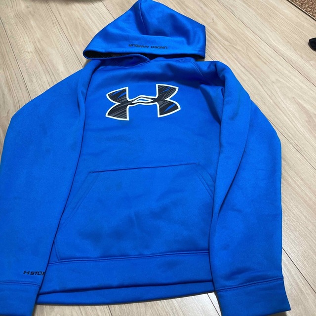 UNDER ARMOUR(アンダーアーマー)のアンダーアーマー YXL 160相当 男の子パーカー 美品！ キッズ/ベビー/マタニティのキッズ服男の子用(90cm~)(Tシャツ/カットソー)の商品写真