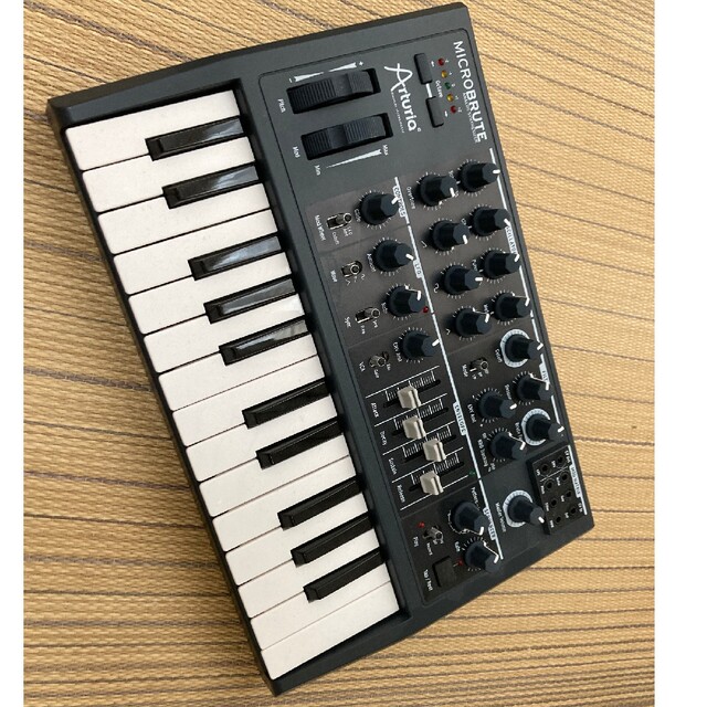 Arturia　Microbrute 楽器の鍵盤楽器(キーボード/シンセサイザー)の商品写真