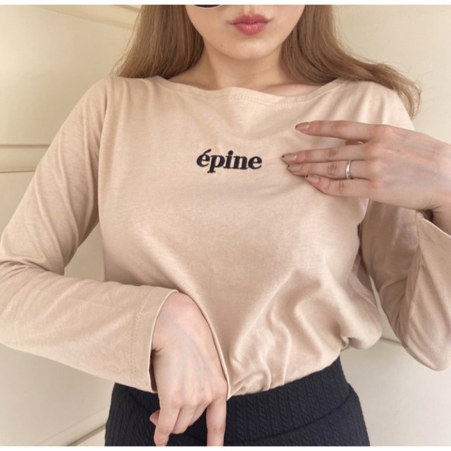 épine(エピヌ)のépine embroidery long tee ベージュ/ beige レディースのトップス(Tシャツ(長袖/七分))の商品写真