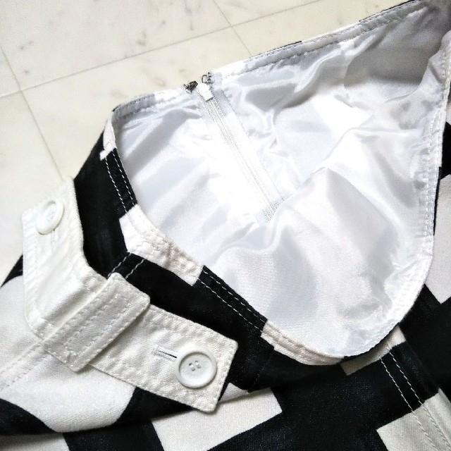 美品【courreges】チェック スカート 38 台形 Aライン 白黒 ボタン 3