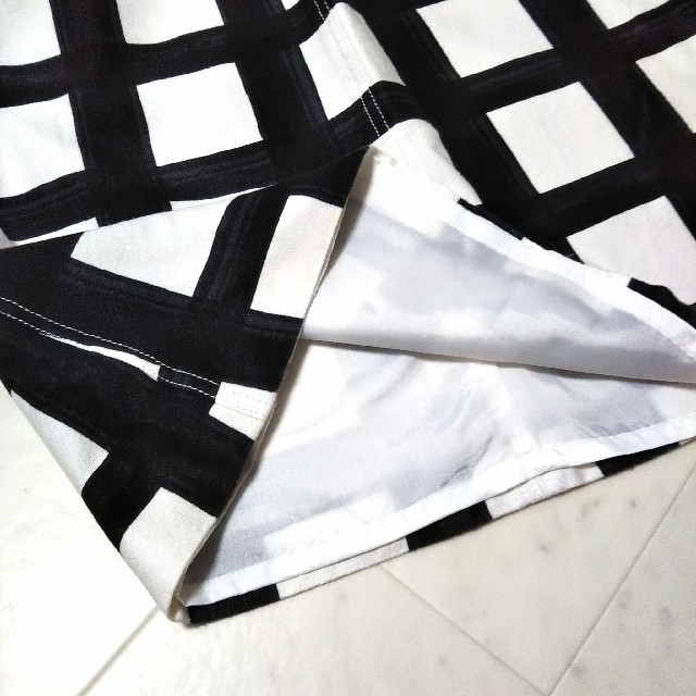 美品【courreges】チェック スカート 38 台形 Aライン 白黒 ボタン 4
