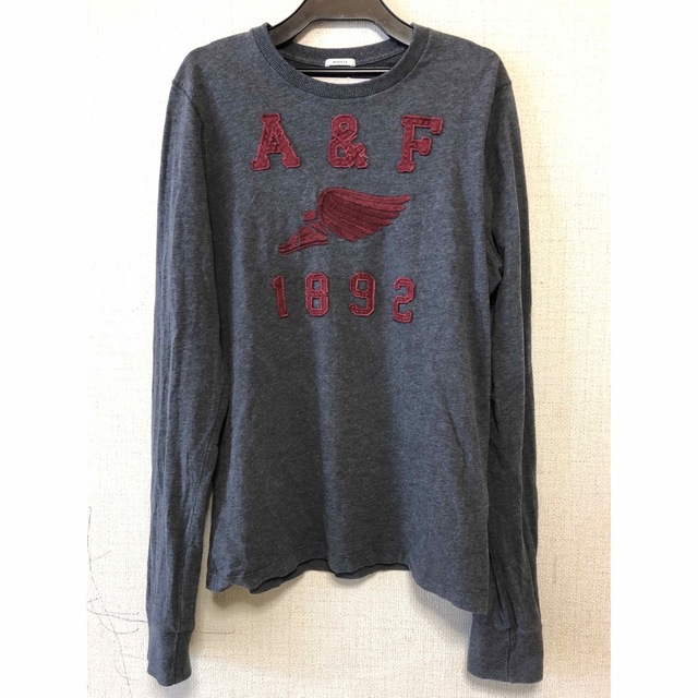 Abercrombie&Fitch(アバクロンビーアンドフィッチ)のカッコいい　アバクロンビー&フィッチの長袖　Abercrombie&Fitch メンズのトップス(Tシャツ/カットソー(七分/長袖))の商品写真