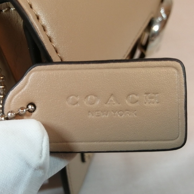 COACH(コーチ)の【ゆう様専用】コーチ　COACH　タビーショルダーバッグ26　ベージュ レディースのバッグ(ショルダーバッグ)の商品写真