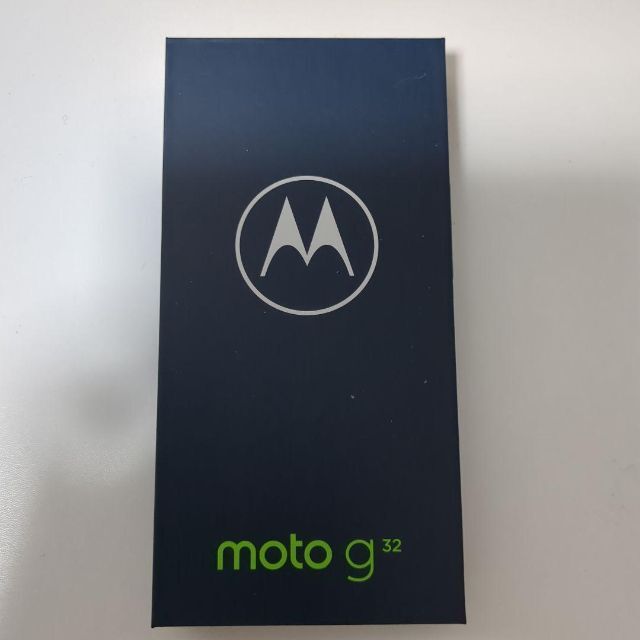 Motorola(モトローラ)のmotog 32 サテンシルバー　新品未使用 スマホ/家電/カメラのスマートフォン/携帯電話(スマートフォン本体)の商品写真