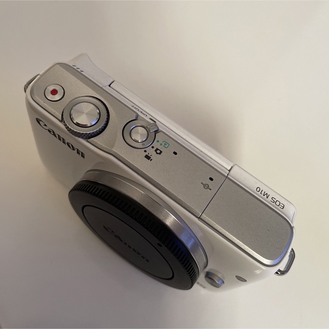 Canon(キヤノン)のCanon EOS M10 / キャノン 一眼レフ カメラ スマホ/家電/カメラのカメラ(コンパクトデジタルカメラ)の商品写真