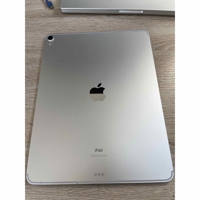 iPad(アイパッド)のiPad Pro12.9 2018 第3世代 セルラー cellular 256 スマホ/家電/カメラのPC/タブレット(タブレット)の商品写真