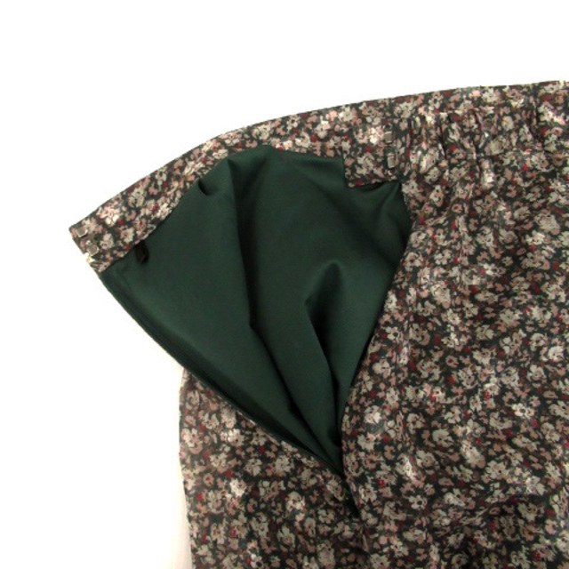 Khaju(カージュ)のカージュ フレアスカート ロング丈 マキシ丈 花柄 マルチカラー 緑 レディースのスカート(ロングスカート)の商品写真