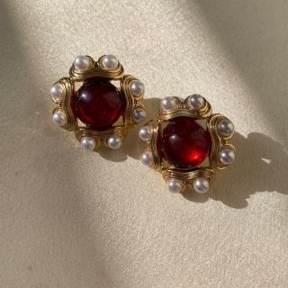 ヴィンテージ　デザイン　レッド×ゴールド　パール　ピアス(ピアス)