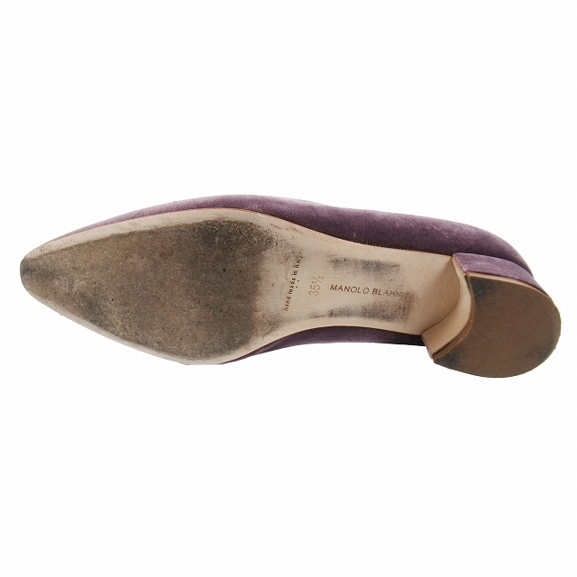MANOLO BLAHNIK(マノロブラニク)の美品 マノロブラニク ベロア生地 パンプス ラウンドトゥ チャンキー 3cm レディースの靴/シューズ(ハイヒール/パンプス)の商品写真